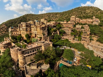 Golden Triangle tour with Nimrana Fort